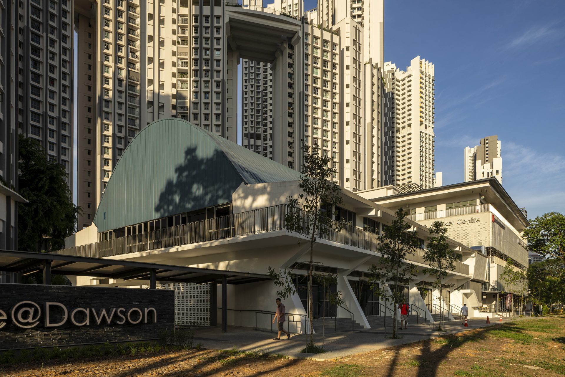 SkyResidence @ Dawson by Surbana Jurong Consultants, photo by Darren Soh of conserved market at 30 Commonwealth Avenue