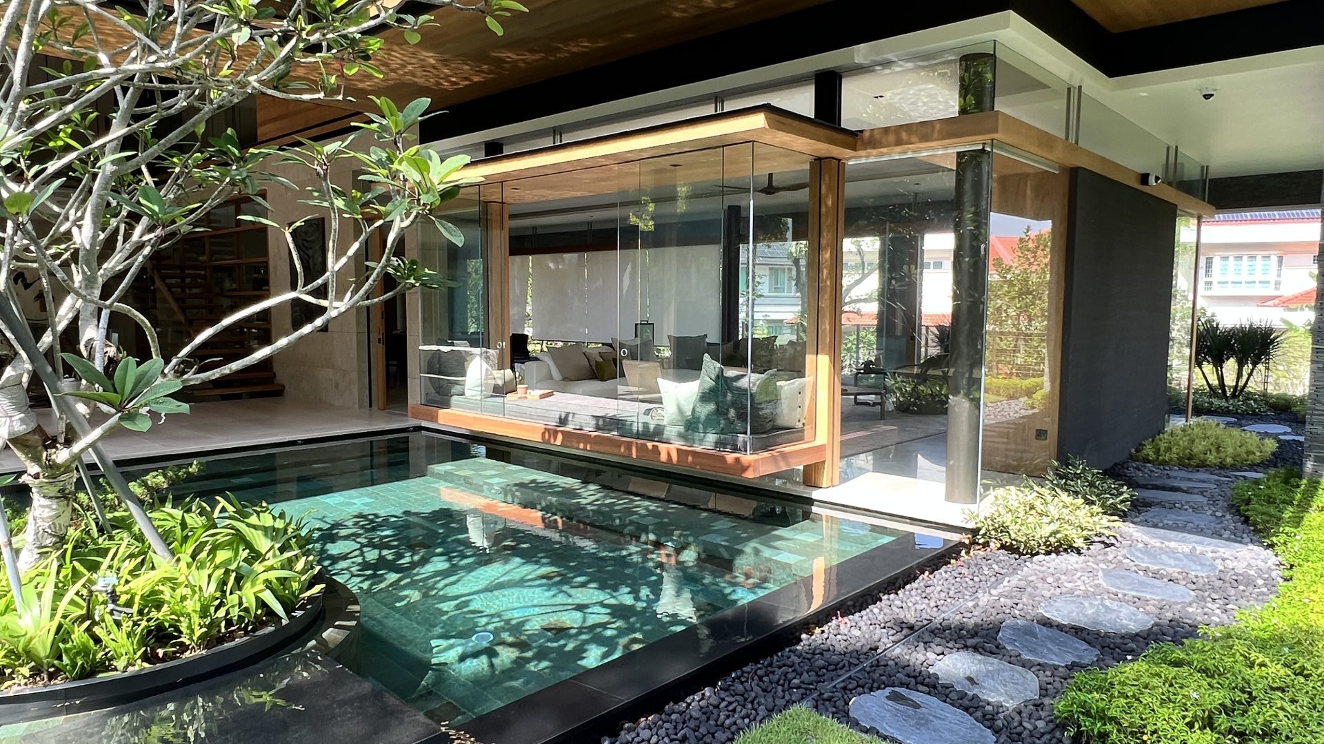 Farrer Road bungalow by Guz Architects, living room